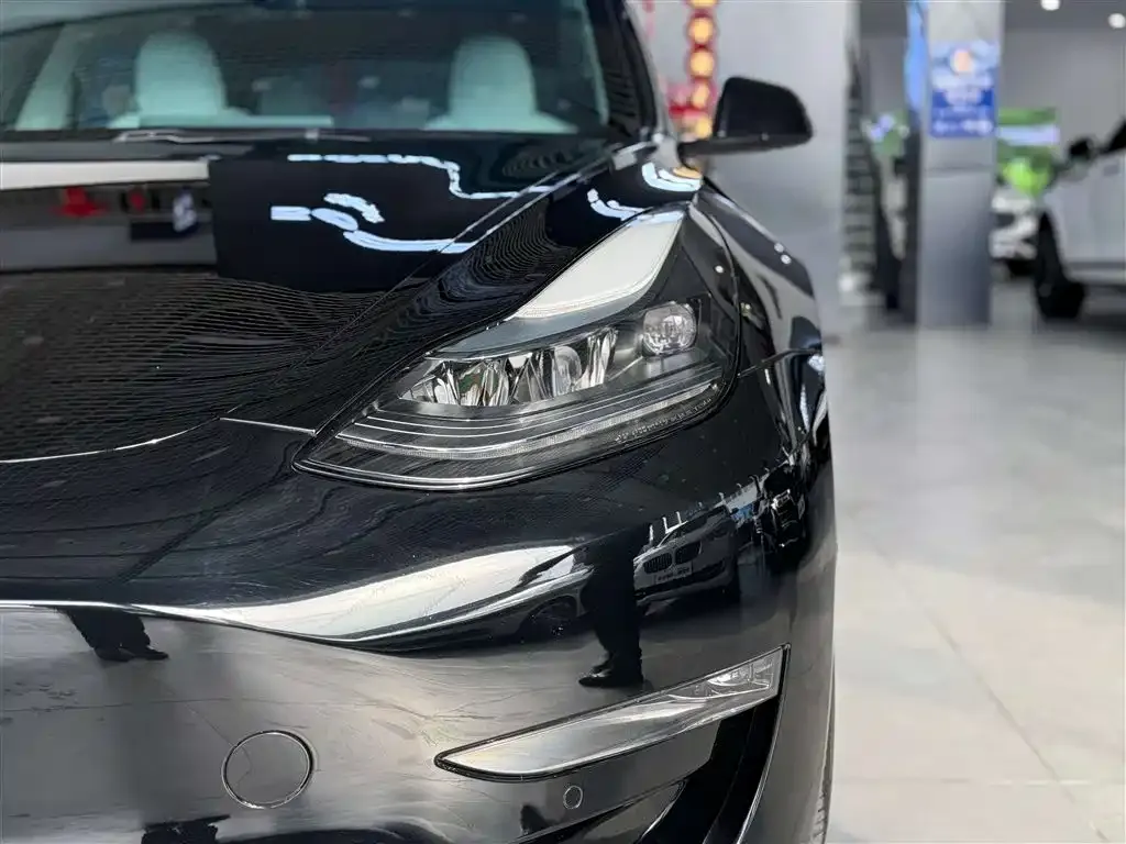 Tesla Model 3 — фото 9