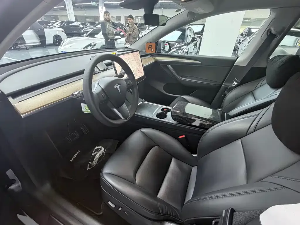 Tesla Model Y — фото 2