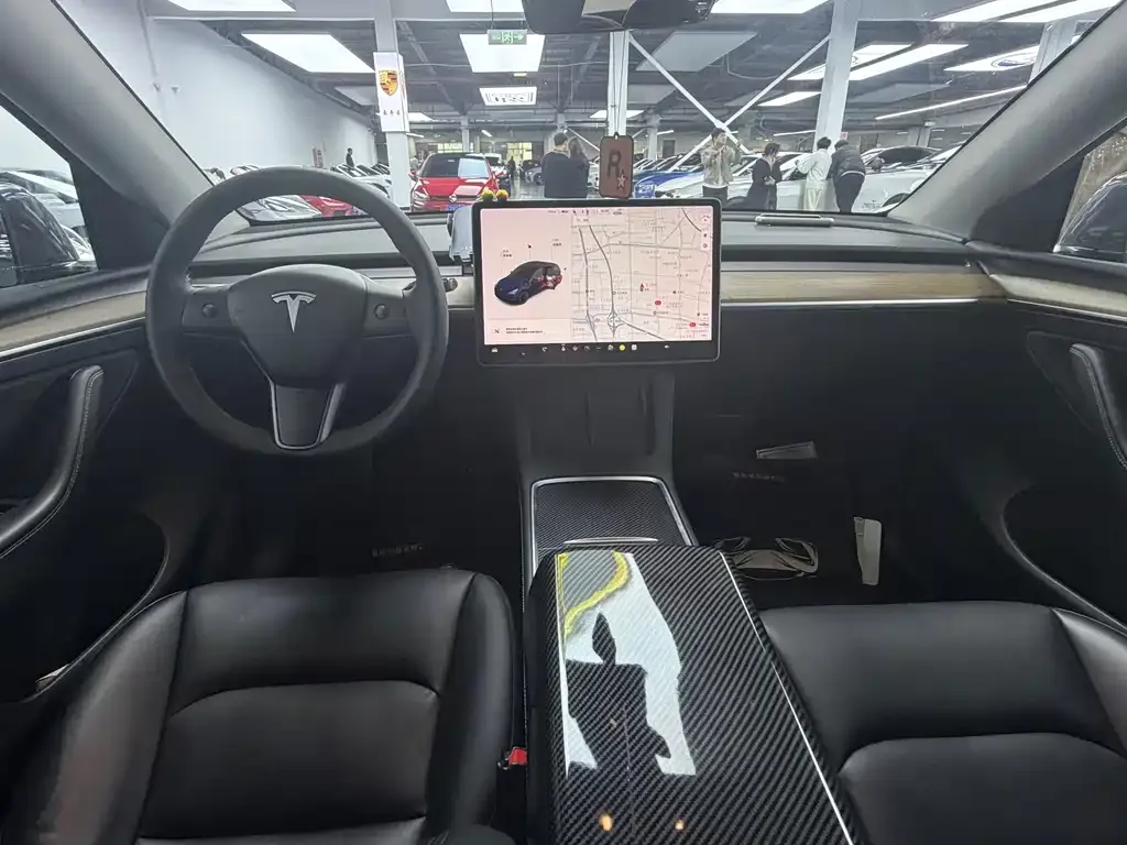 Tesla Model Y — фото 3