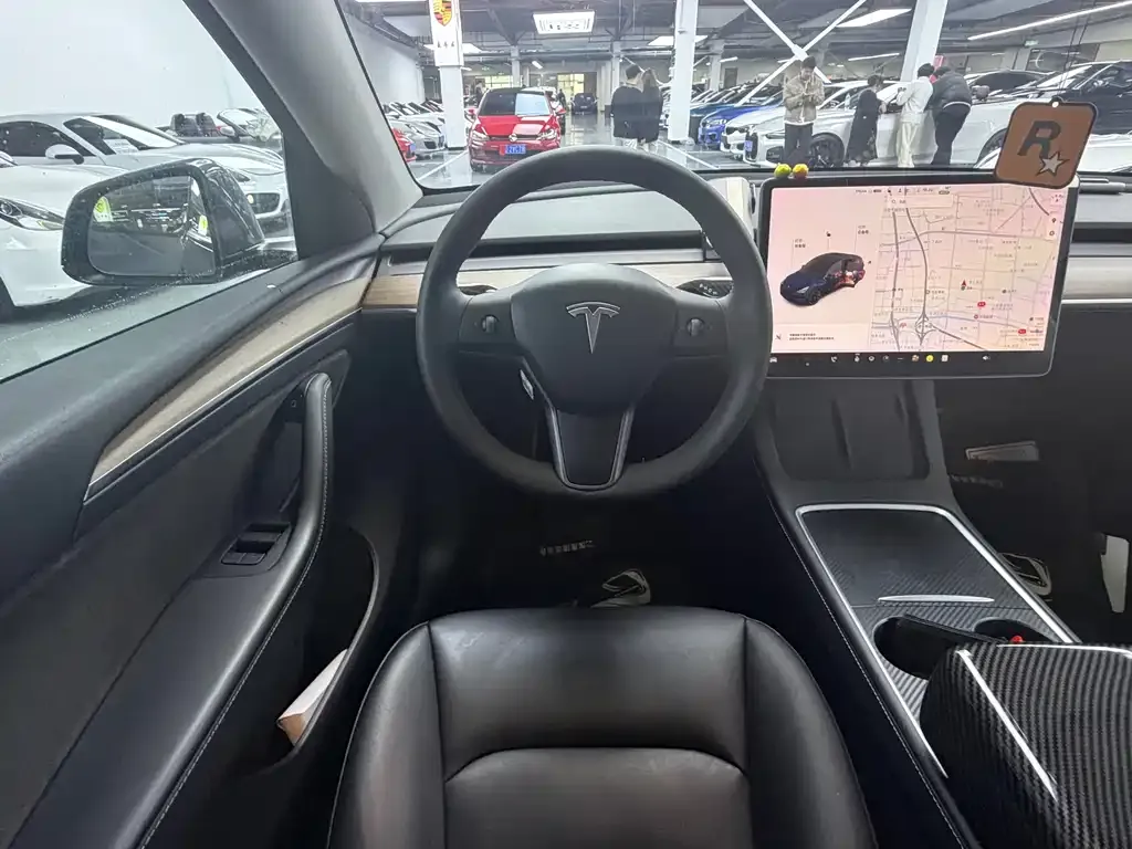 Tesla Model Y — фото 9
