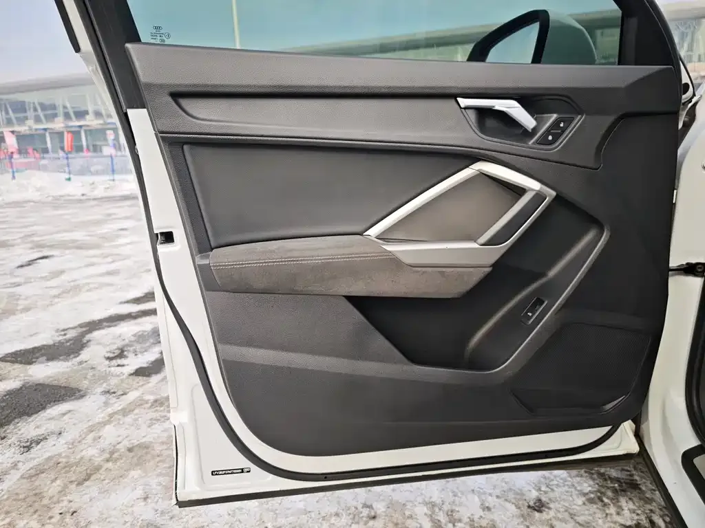 Audi Q3 2023 из CN, фото 3
