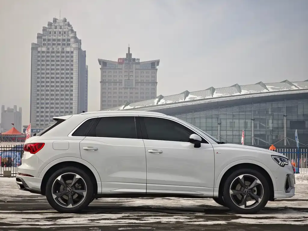 Audi Q3 2023 из CN, фото 9