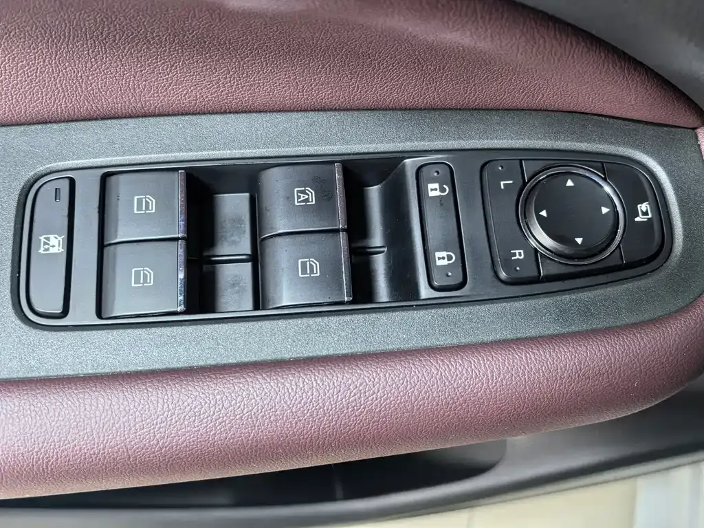 GAC Motor Trumpchi M6 — фото 10