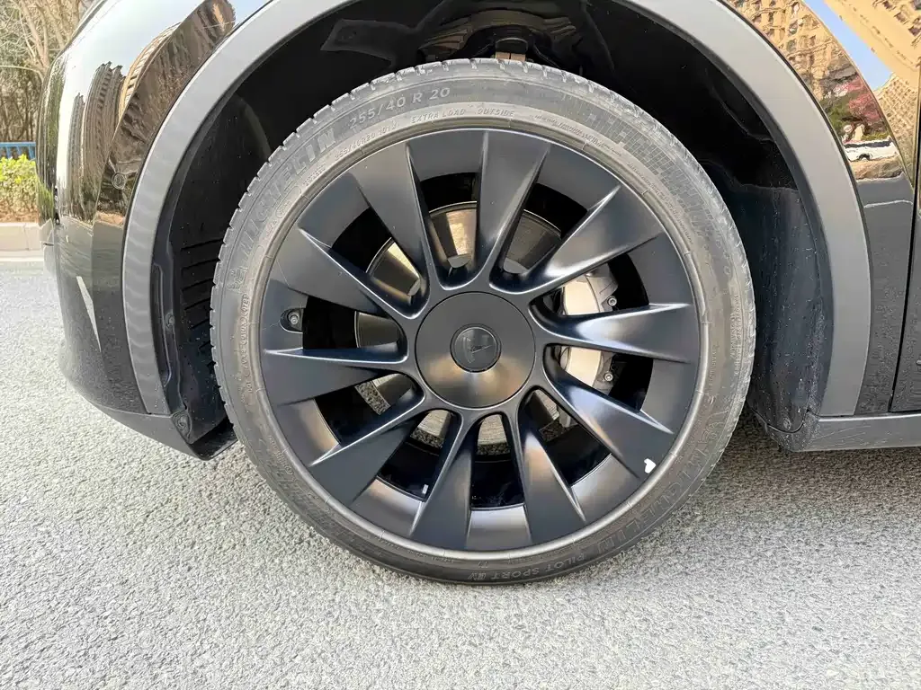 Tesla Model Y — фото 7