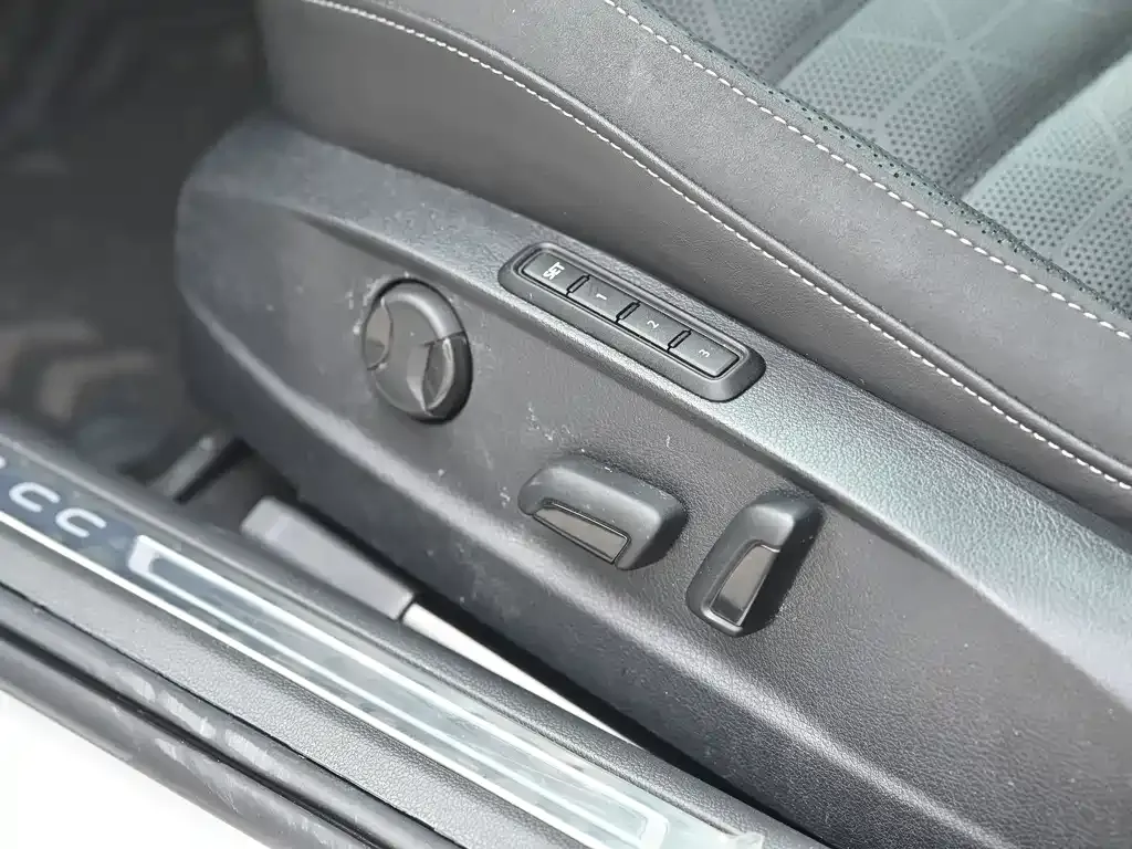 Volkswagen CC 2023 из CN, фото 4