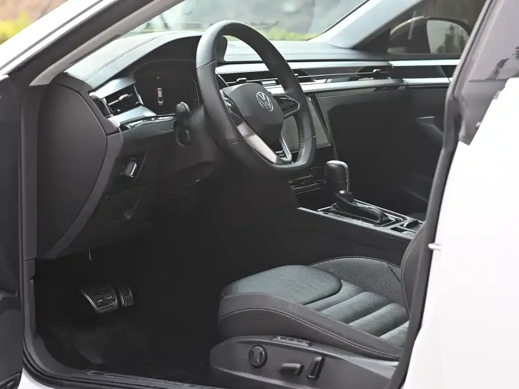 Volkswagen CC 2023 из CN, фото 7