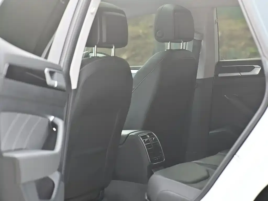 Volkswagen CC 2023 из CN, фото 3