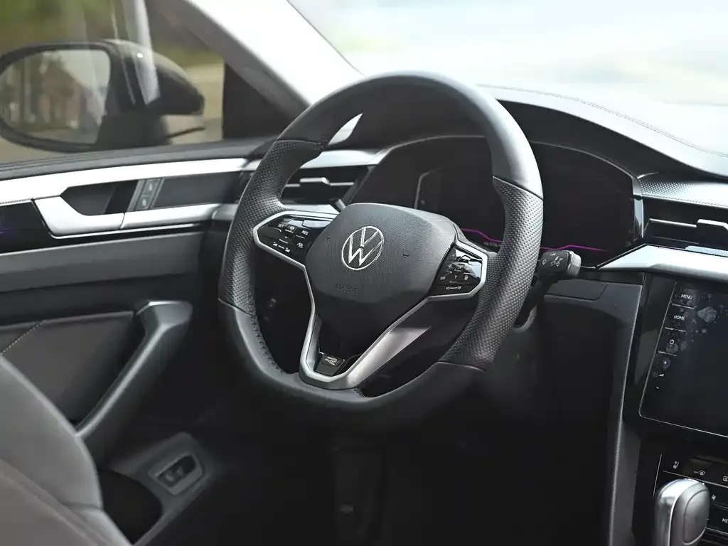 Volkswagen CC 2023 из CN, фото 2