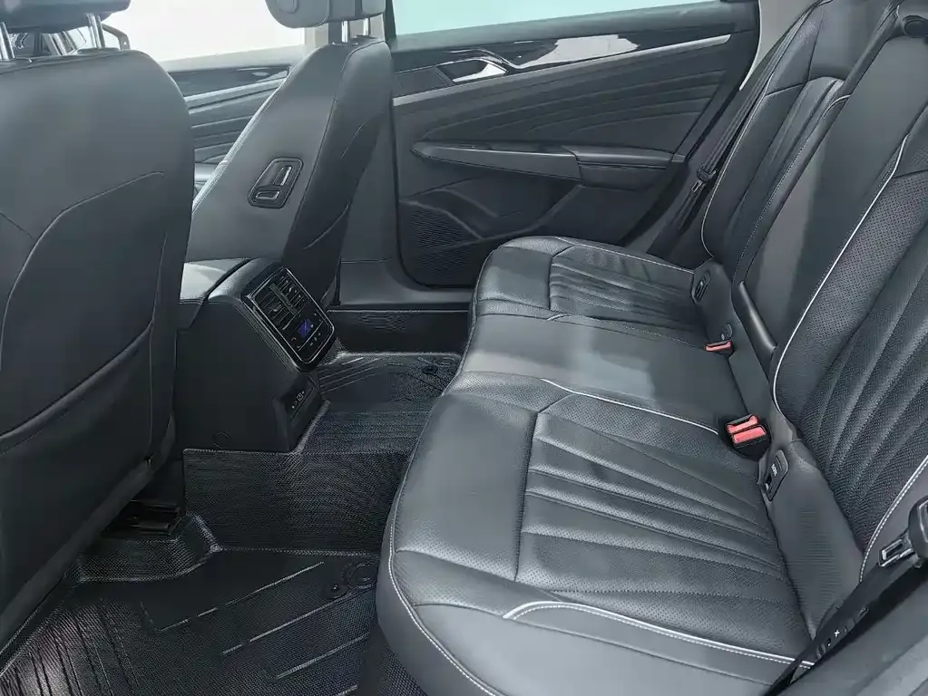 Volkswagen Passat — фото 10