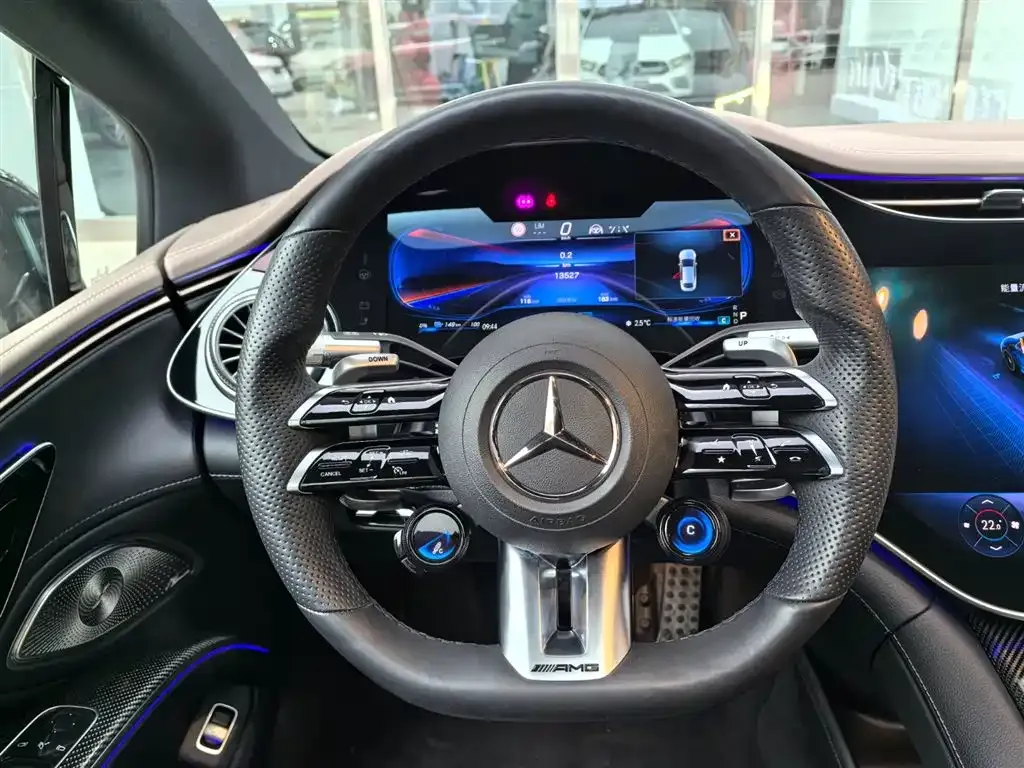 Mercedes-Benz EQS AMG — фото 6