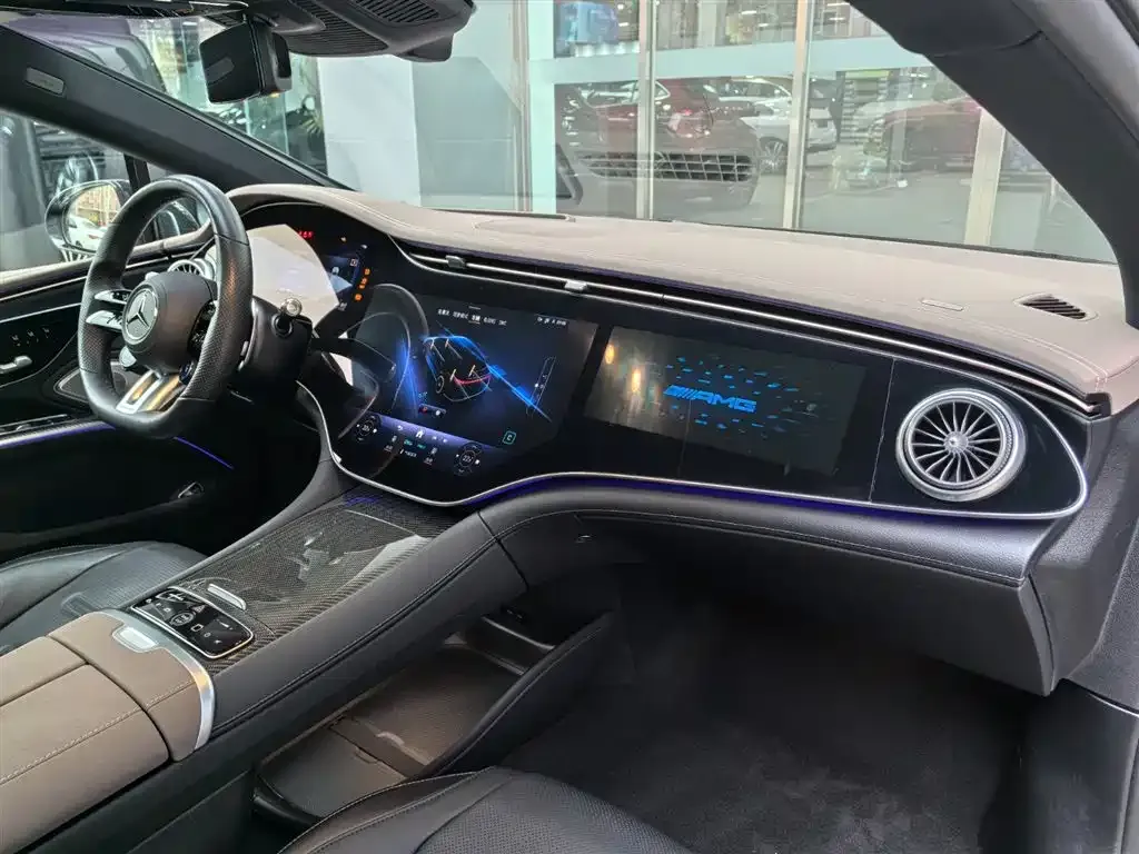 Mercedes-Benz EQS AMG — фото 9