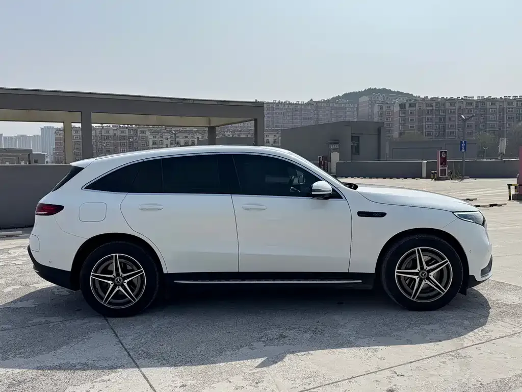 Mercedes-Benz EQC — фото 2