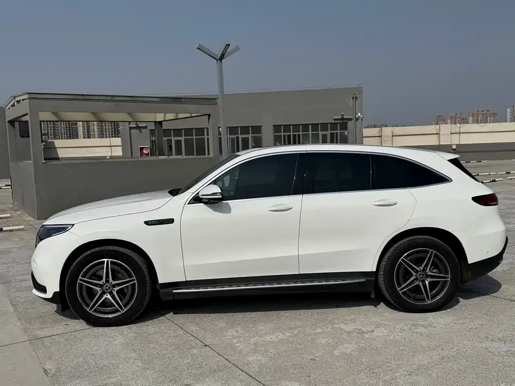 Mercedes-Benz EQC — фото 10