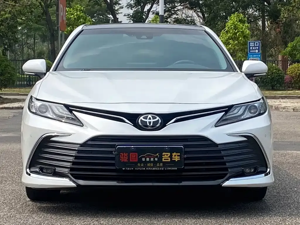 Toyota Camry — фото 8