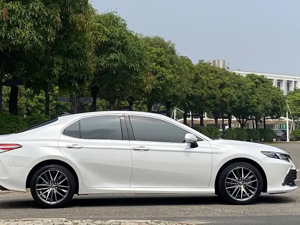 Toyota Camry — фото 6
