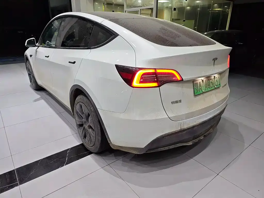 Tesla Model Y — фото 5