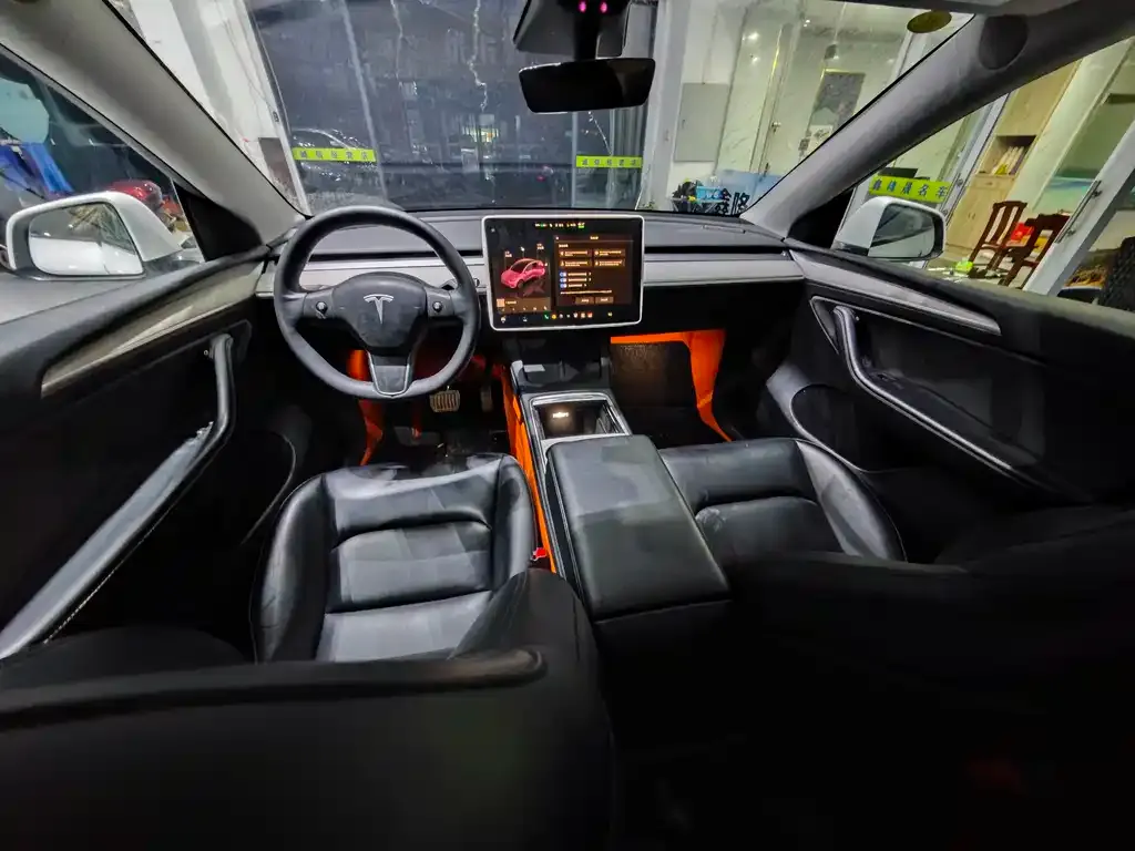 Tesla Model Y — фото 6