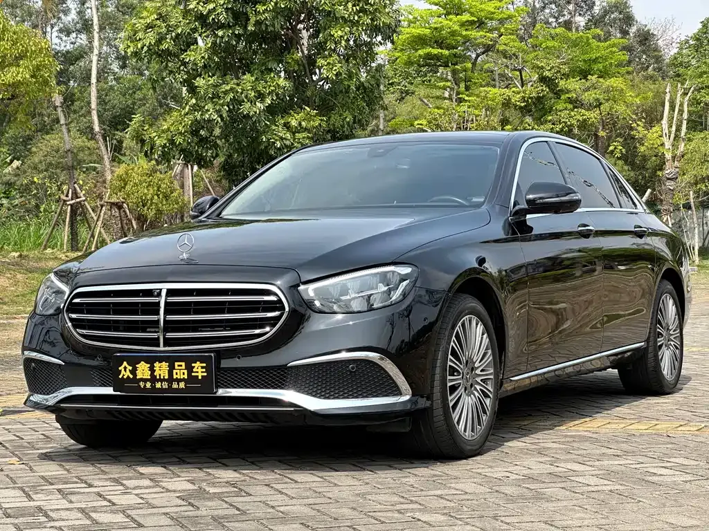 Mercedes-Benz E-Class — фото 1