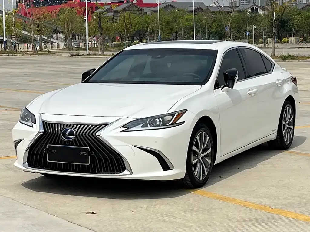 Lexus ES — фото 1