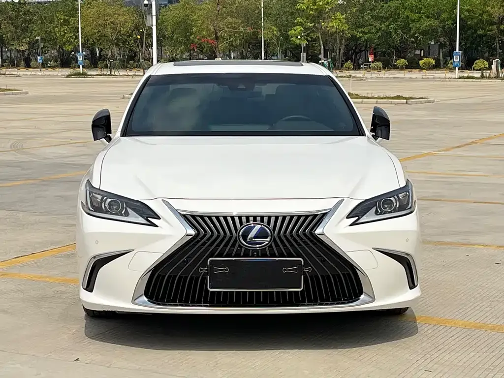 Lexus ES — фото 10