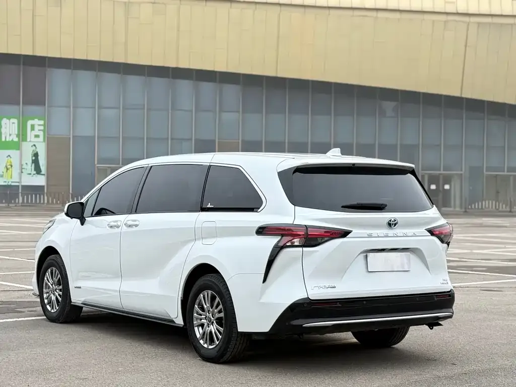 Toyota Sienna 2023 из CN, фото 3