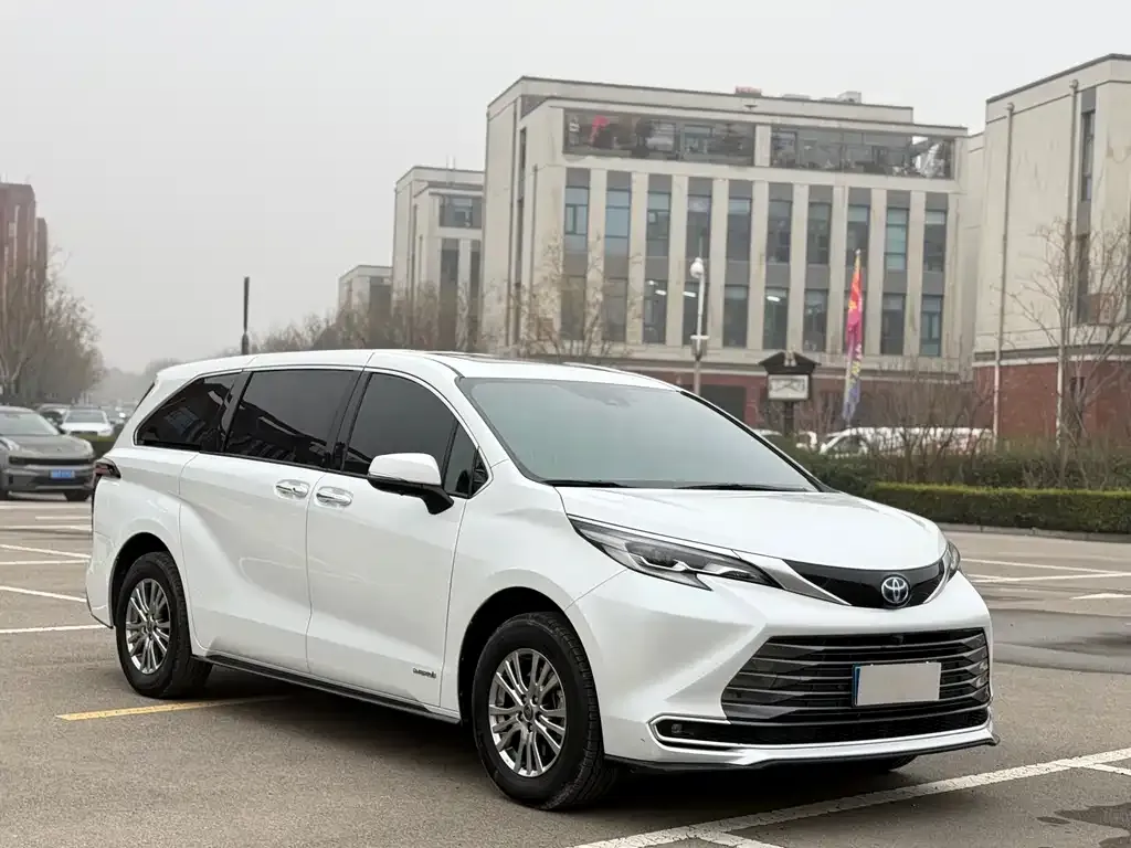 Toyota Sienna 2023 из CN, фото 5