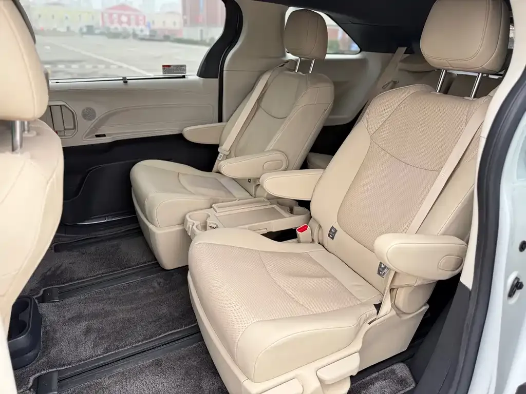 Toyota Sienna 2023 из CN, фото 8