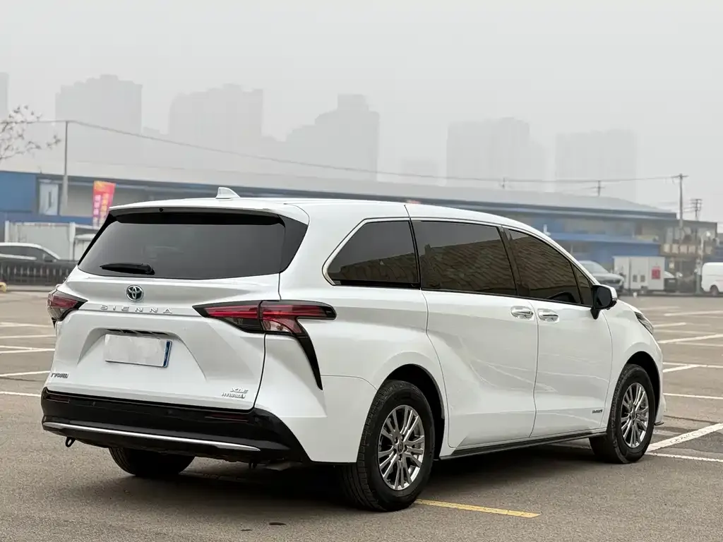Toyota Sienna 2023 из CN, фото 4