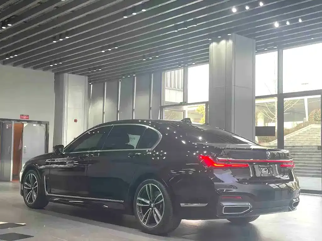BMW 7 Series — фото 9