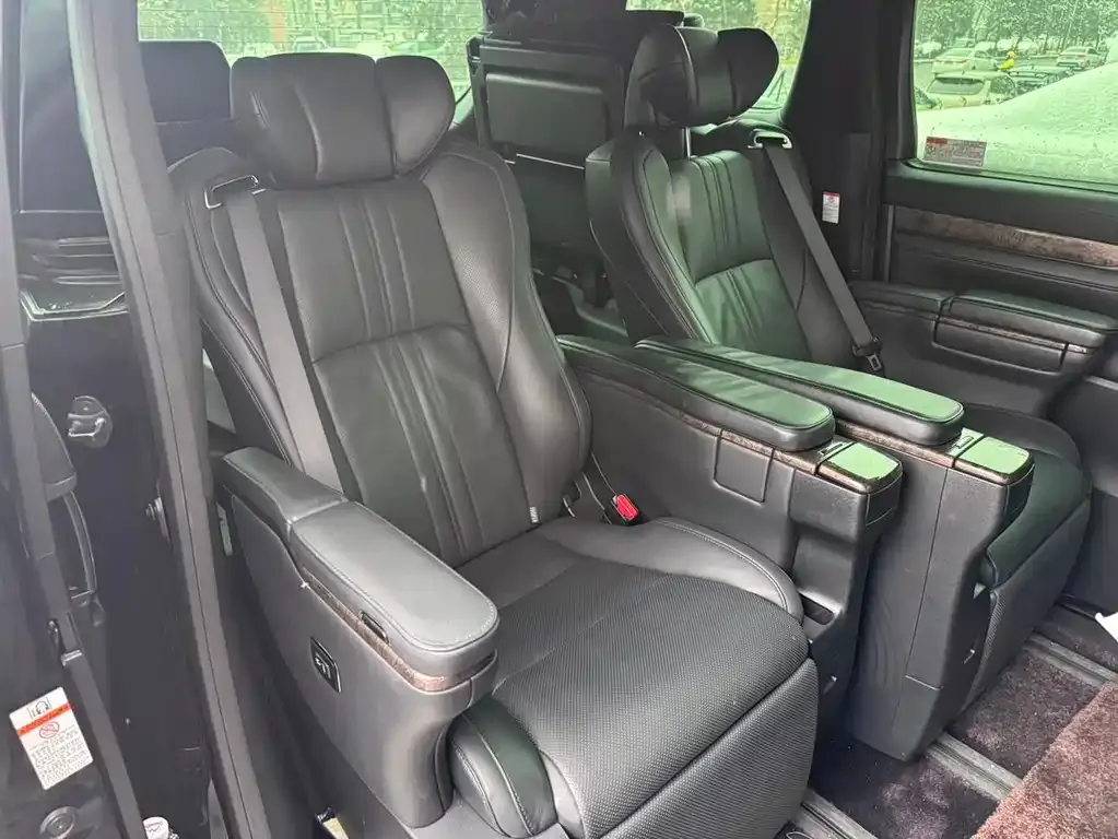 Toyota Alphard 2022 из CN, фото 7