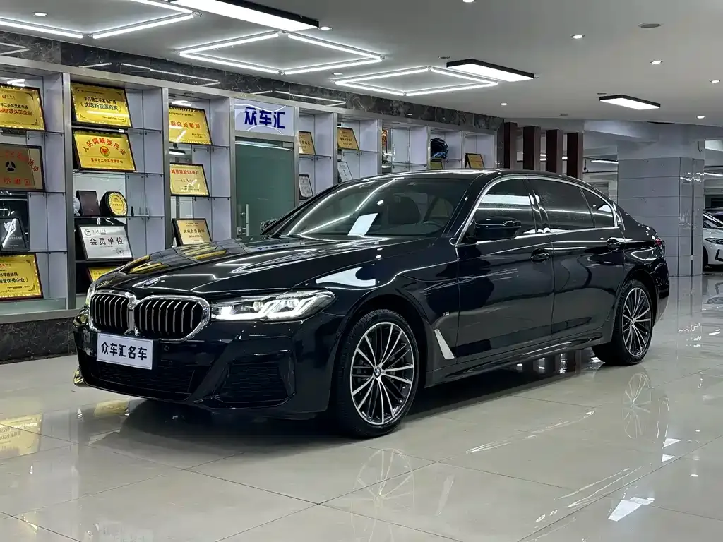 BMW 5 Series — фото 1