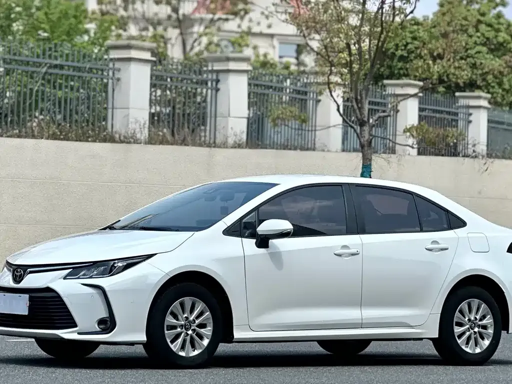 Toyota Corolla 2023 из CN, фото 1