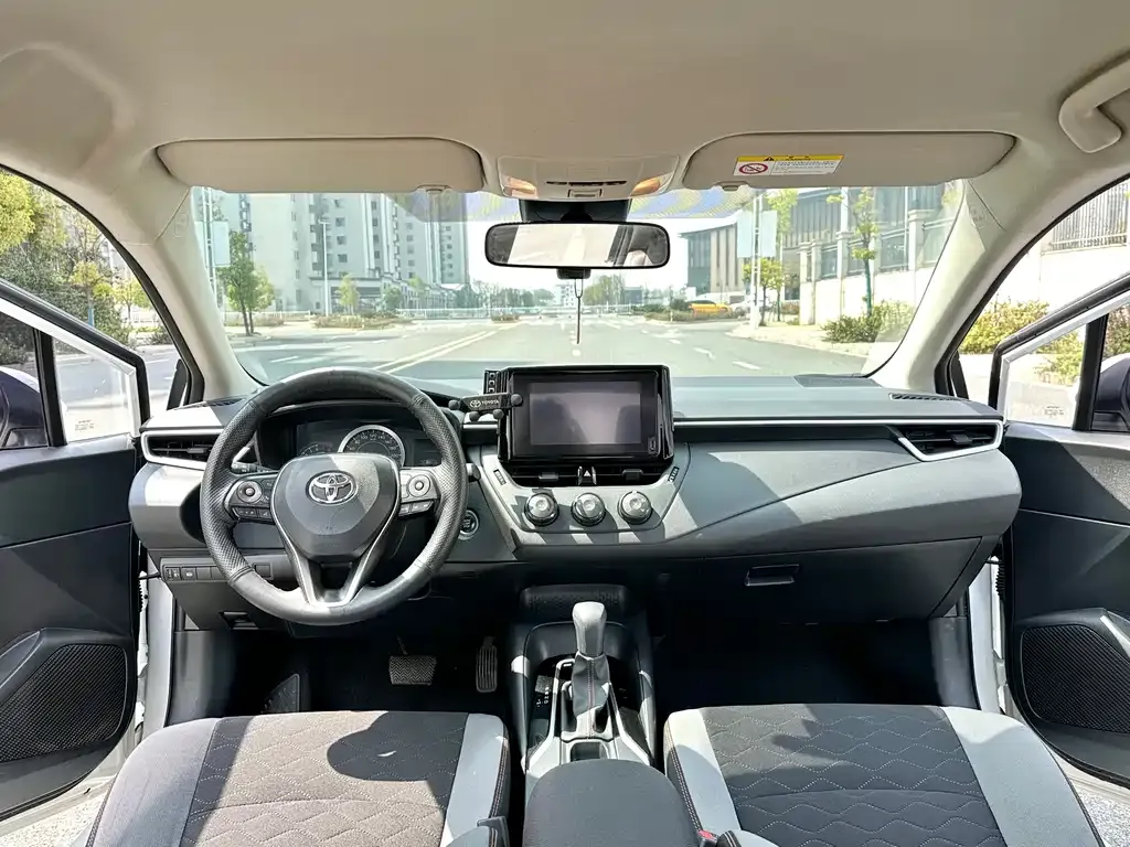 Toyota Corolla 2023 из CN, фото 2