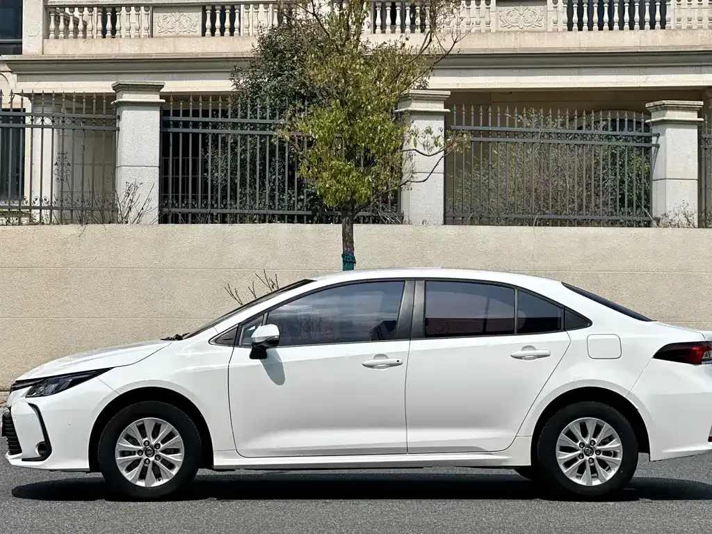 Toyota Corolla 2023 из CN, фото 3