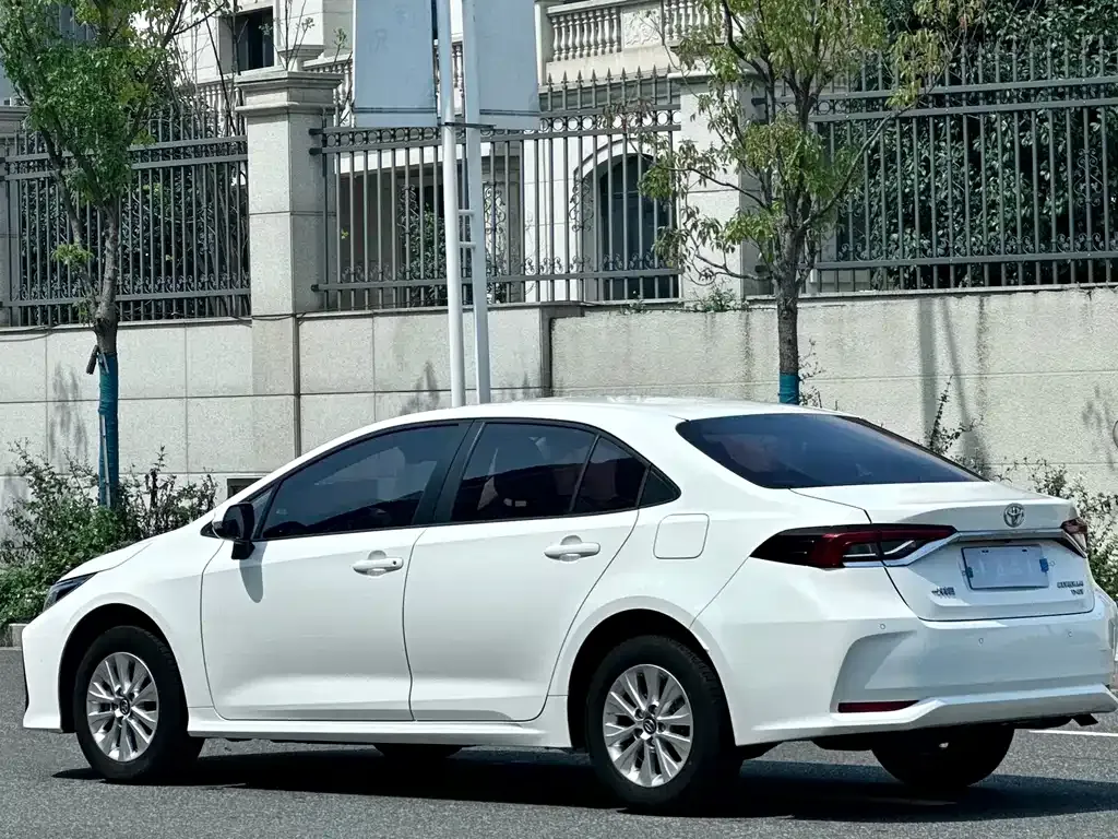 Toyota Corolla 2023 из CN, фото 10