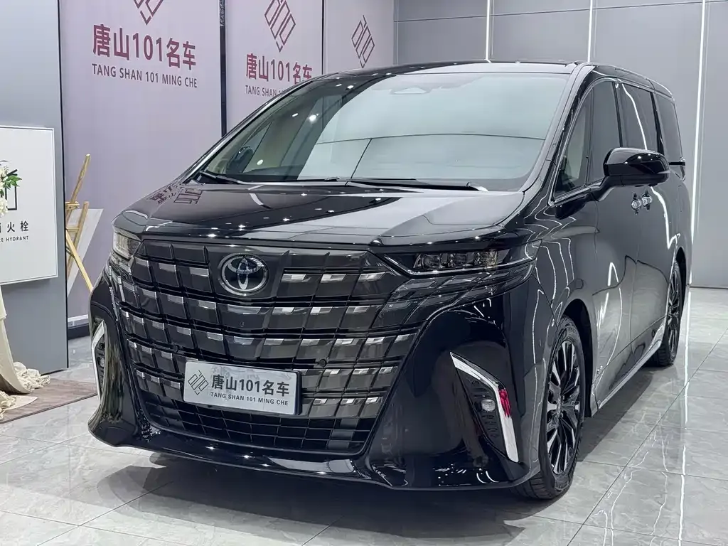 Toyota Alphard — фото 1