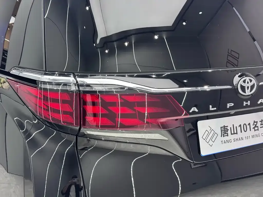 Toyota Alphard — фото 2