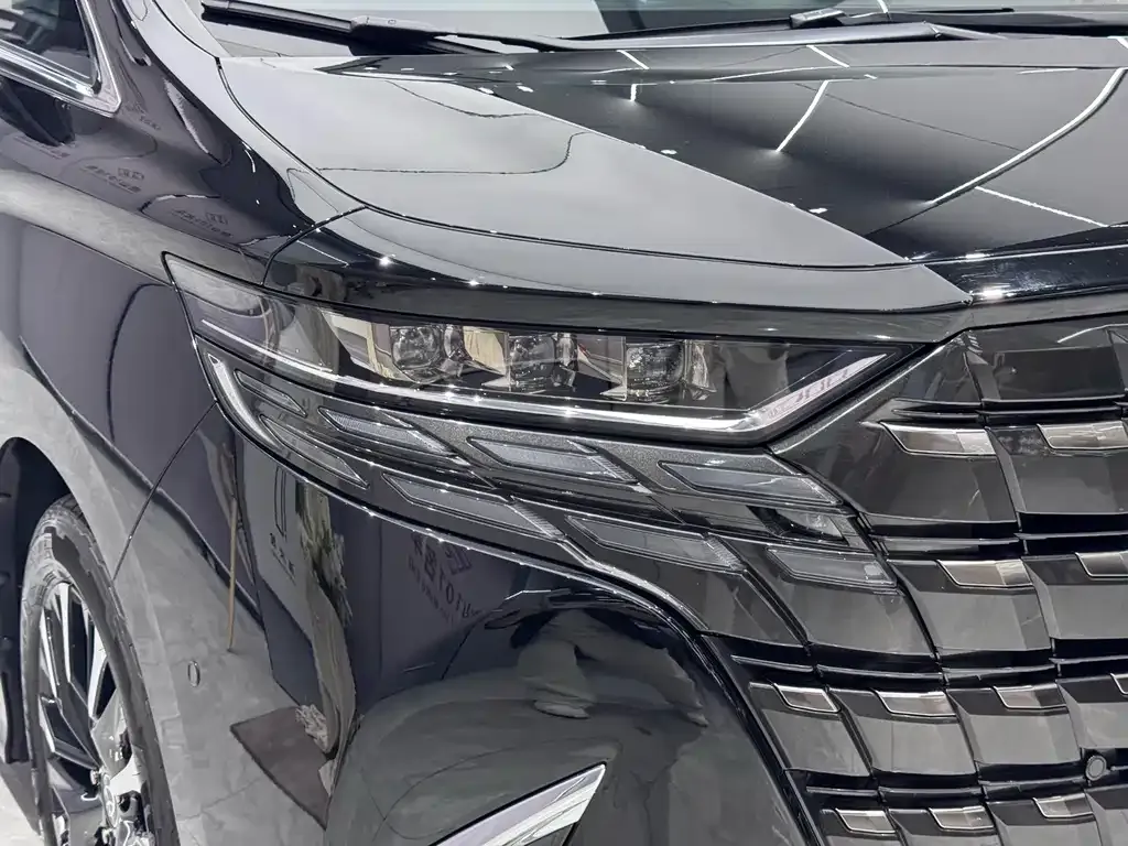 Toyota Alphard — фото 5