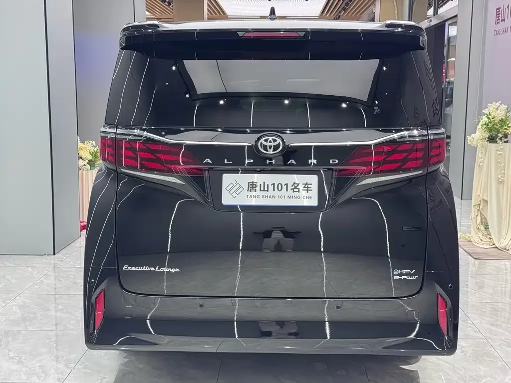 Toyota Alphard — фото 8