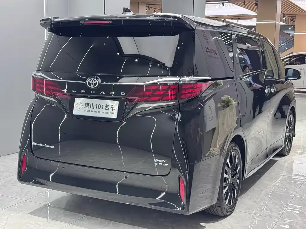 Toyota Alphard — фото 10