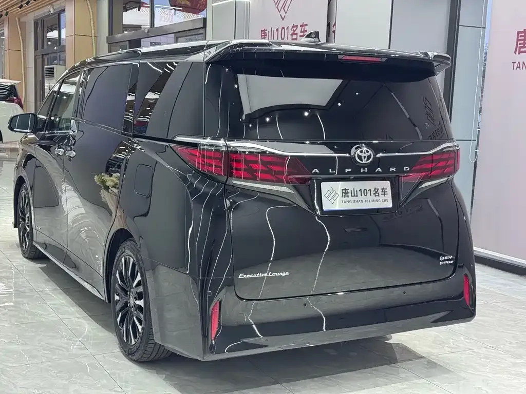 Toyota Alphard — фото 4
