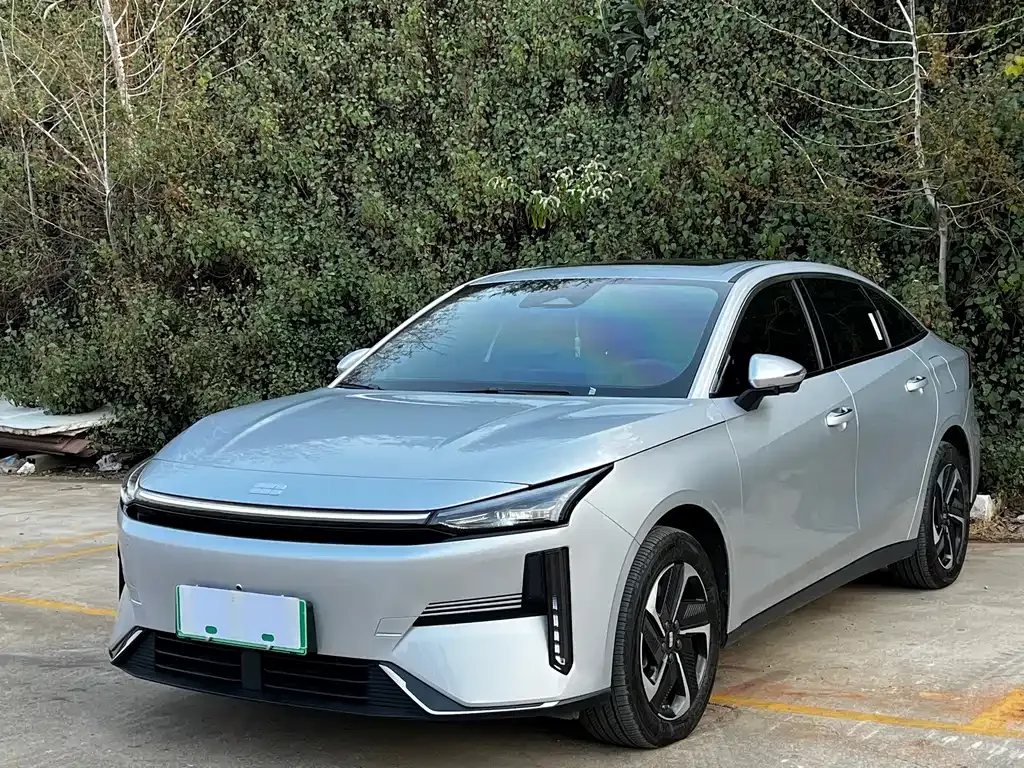 Geely Galaxy L6 — фото 1