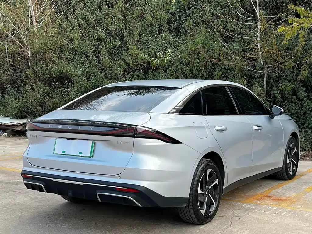 Geely Galaxy L6 — фото 6