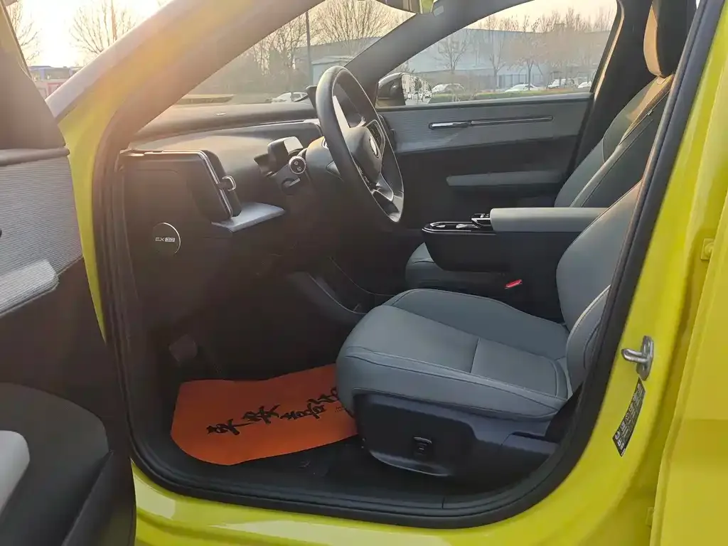 Volvo EX30 2024 из CN, фото 6