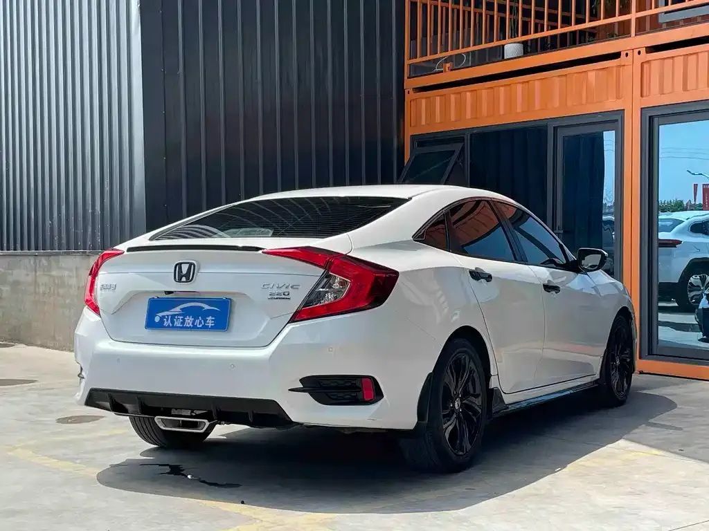 Honda Civic — фото 7