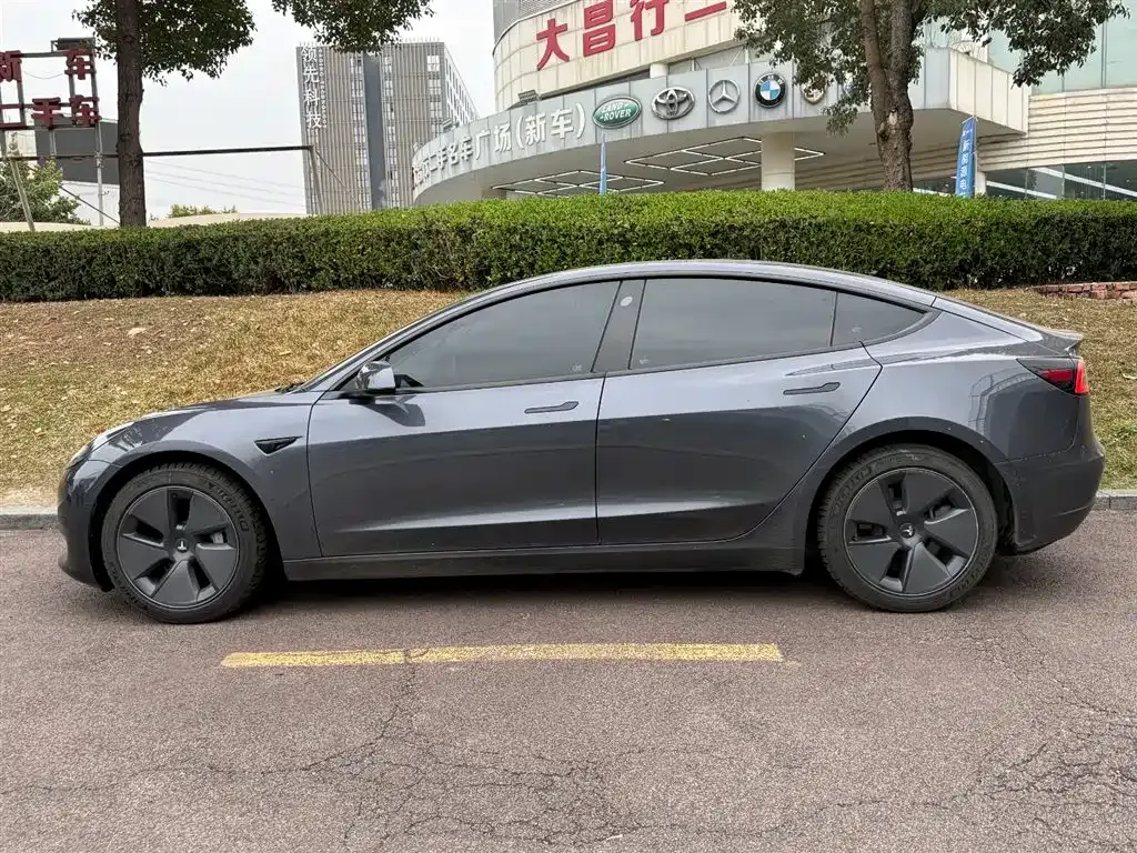 Tesla Model 3 — фото 7