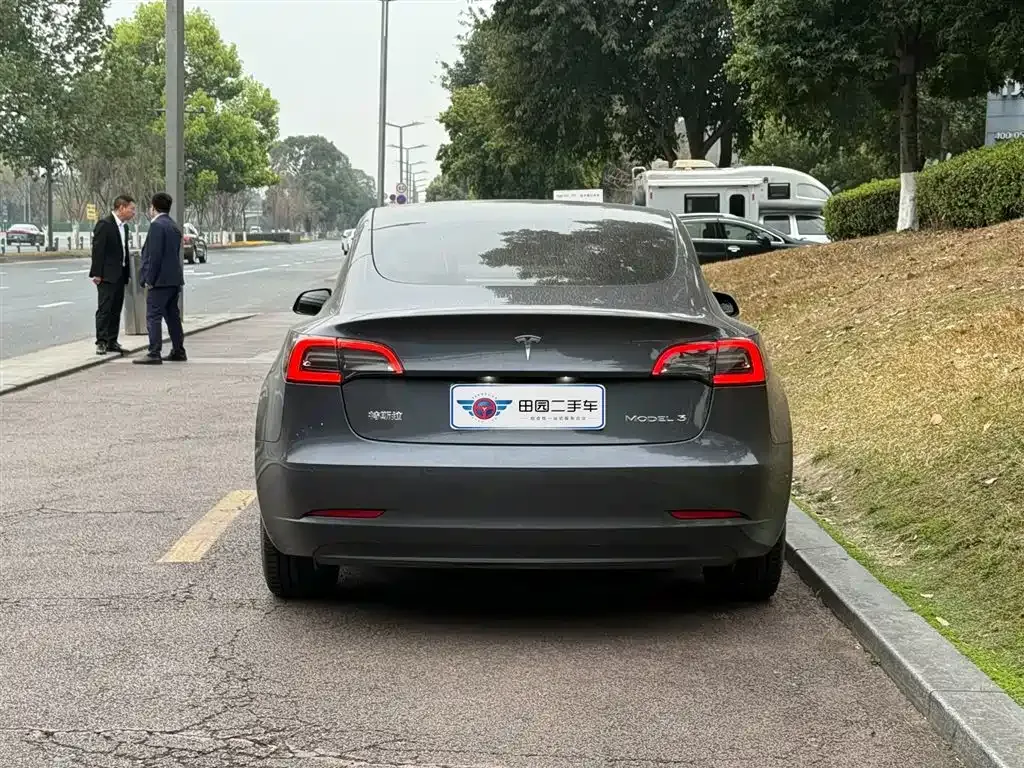 Tesla Model 3 — фото 4