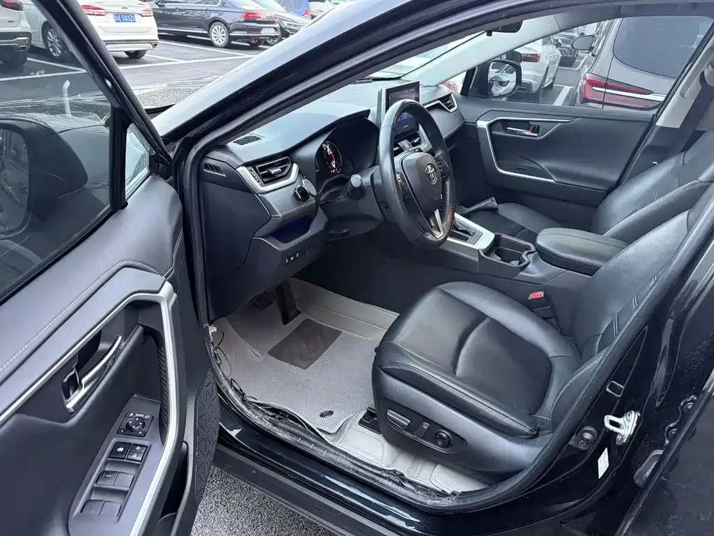 Toyota RAV4 2022 из CN, фото 4