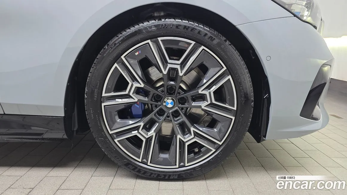 BMW 5-Series 2025 из KR, фото 5