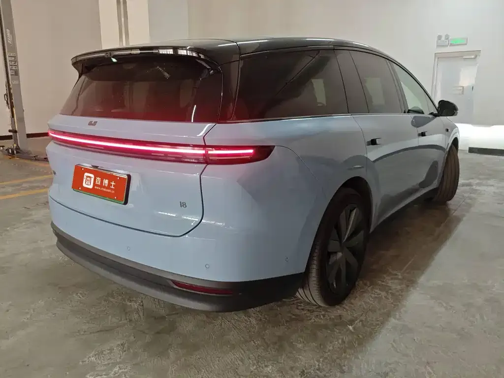 Li Auto i8 — фото 7